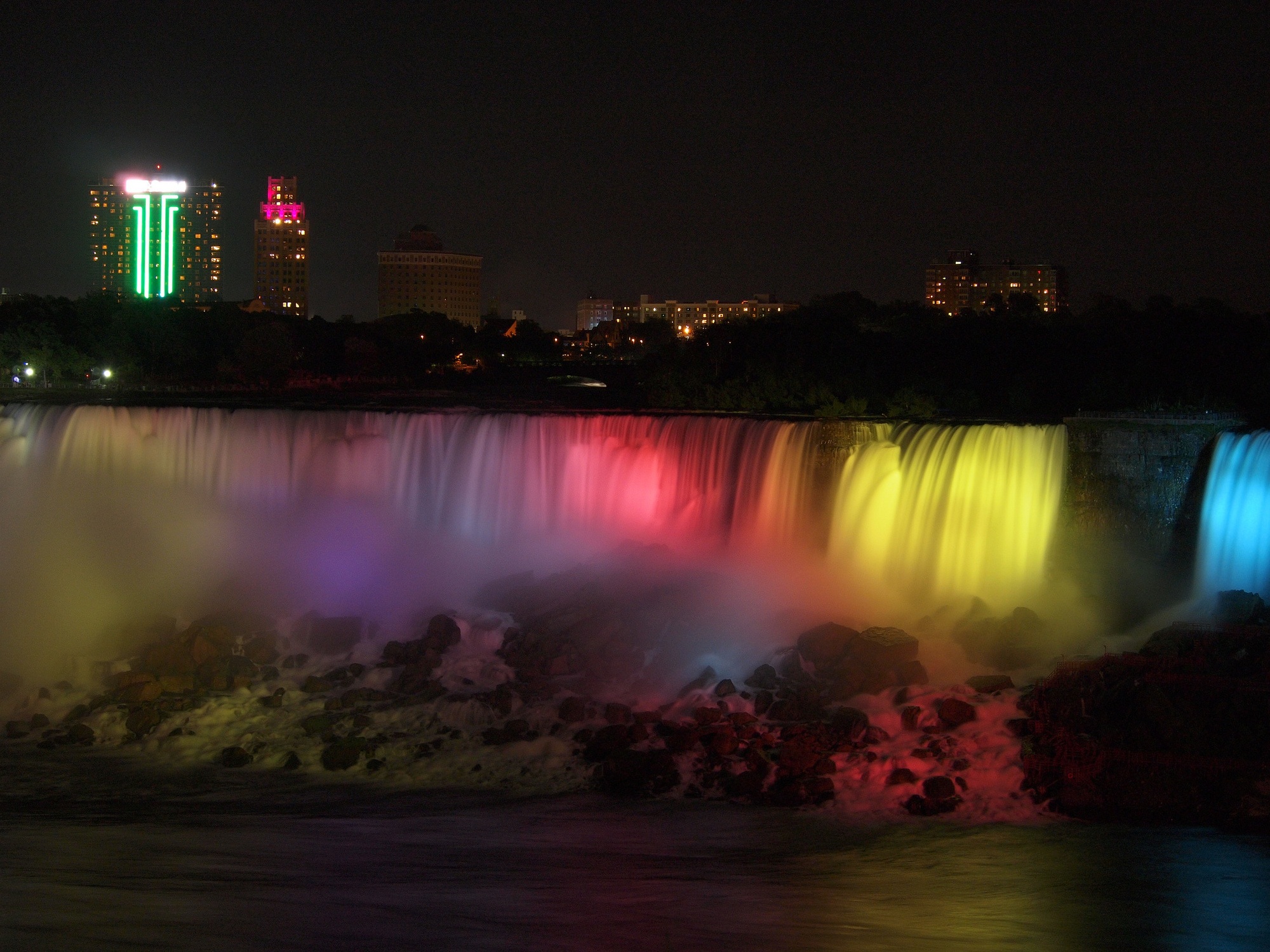 Niagara Falls at night