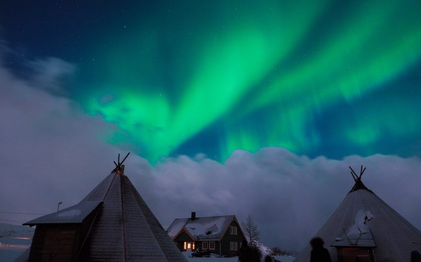 9 Lies (and One Truth) People Tell You About Seeing the Northern Lights