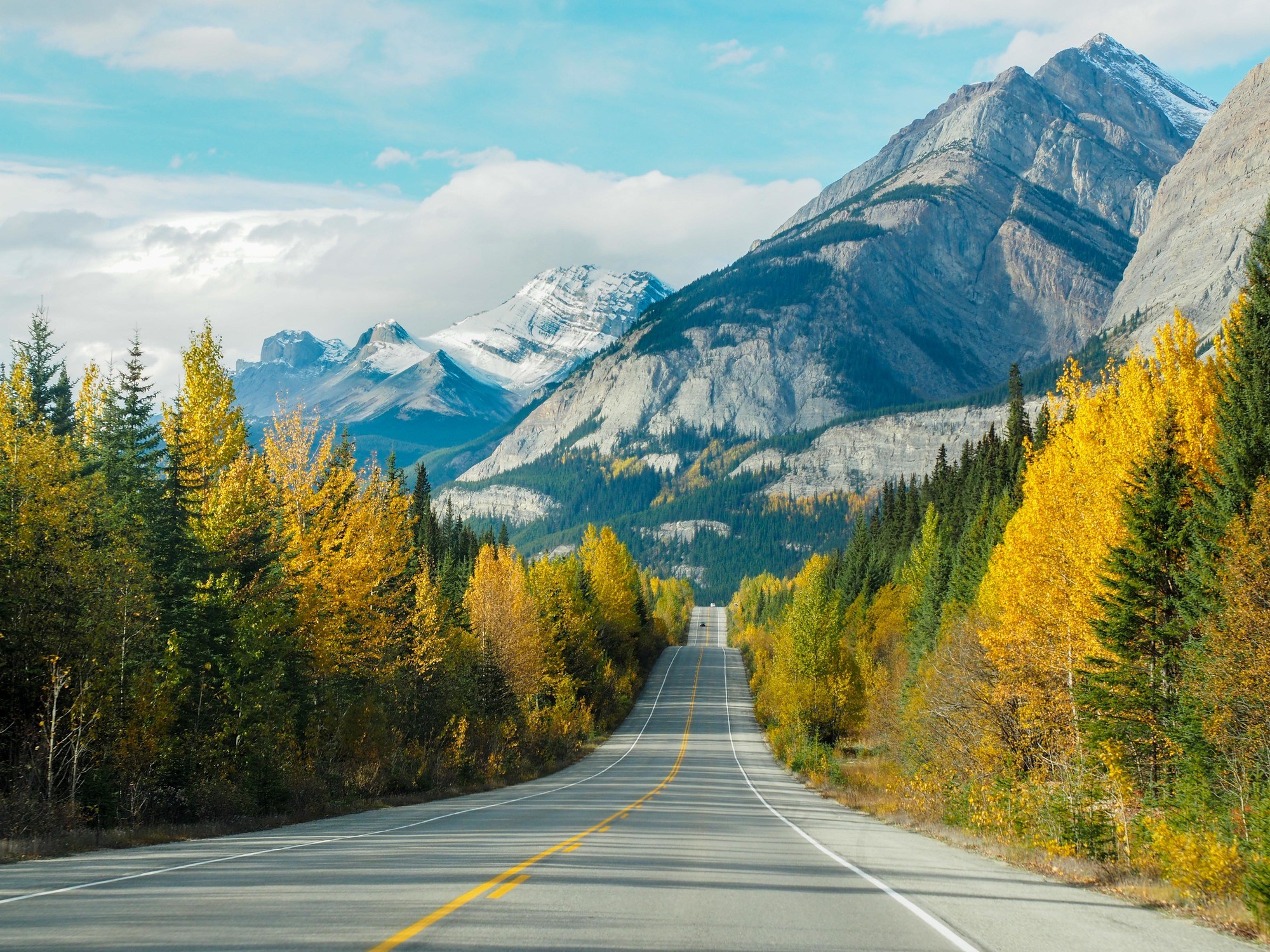 Driving the Icefields Parkway in Canada