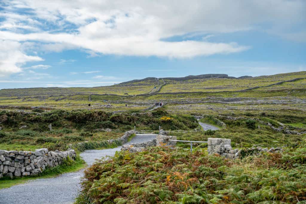 Hiking route to Dún Aonghasa
