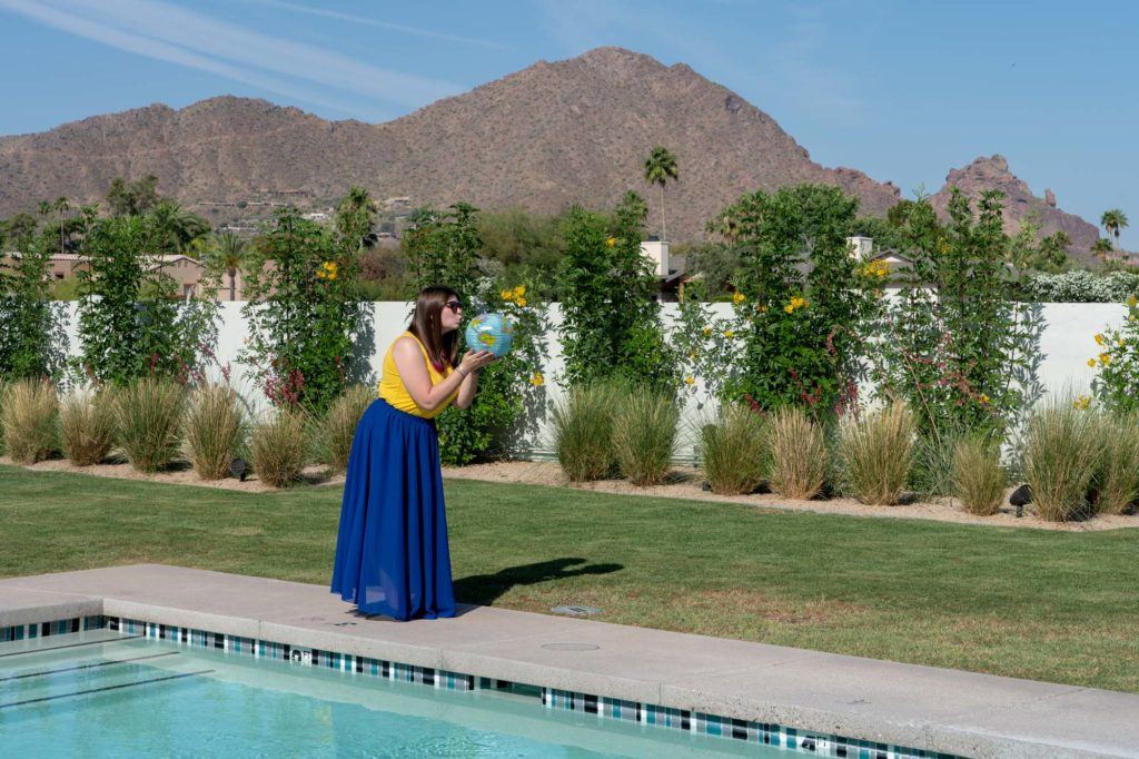 Amanda kissing a globe in Scottsdale